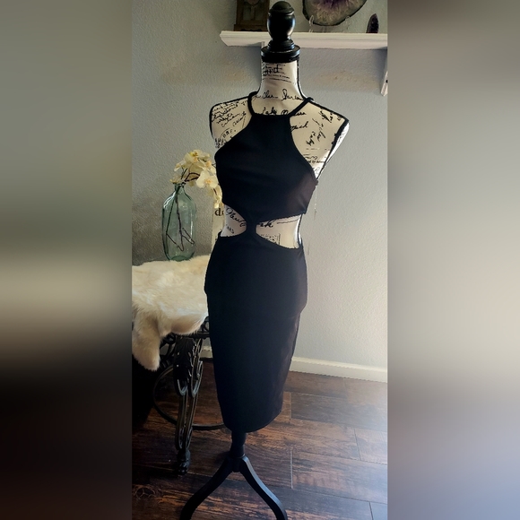 🖤 NWT Almost Famous JUNIORS HALTER RIBBED SHEATH DRESS🖤🔥 - Picture 2 of 5